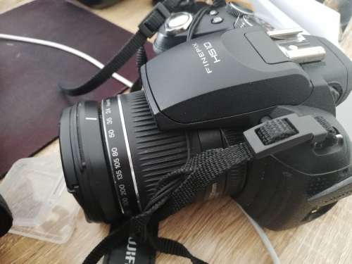 ***FUJIFILM FINEPIX HS10, EXCELLENT CONDITION  WITH BAG AND  16GB MEMORY CARD**R99 POST**