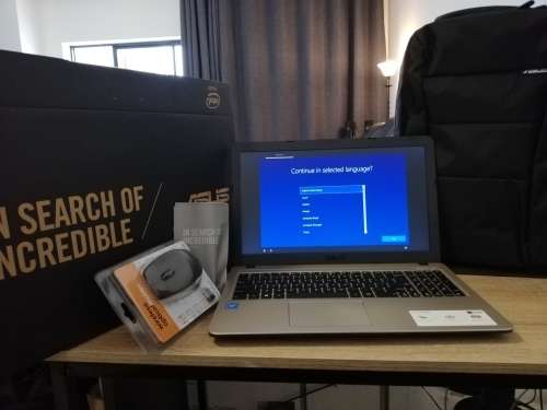 ***BRAND NEW ASUS A540M IN BOX WITH NEW BAG AND WIRELESS MOUSE**