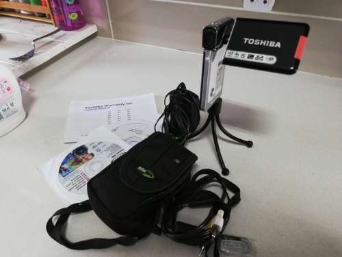 ***TOSHIBA CAMILEO S20 CAMCORDER WTH BAG, STRAP, MANUELS, CD, TRIPOD**