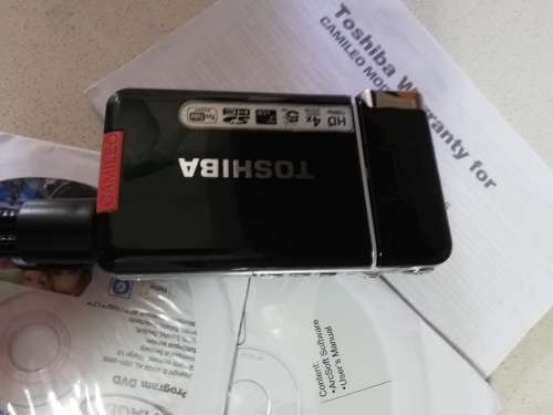 ***TOSHIBA CAMILEO S20 CAMCORDER WTH BAG, STRAP, MANUELS, CD, TRIPOD**