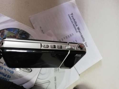 ***TOSHIBA CAMILEO S20 CAMCORDER WTH BAG, STRAP, MANUELS, CD, TRIPOD**