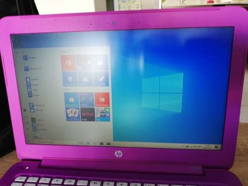 ***LATE ENTRY***BEAUTIFULL DEMO MODEL PINK HP LAPTOP WITH BAG***R5999******