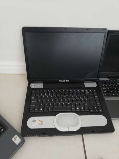 ***6x LAPTOPS,HARD DRIVES, DISKS, WIFI ROUTERS, REMOTE BOOSTERS, BAG, SPEAKERS**READ AD******
