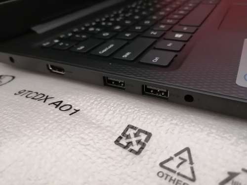 ********BRAND NEW DELL INSPIRON 15 3000. 500GB HDD, 4GB RAM, W10 IN BOX***FREE LAPTOP BAG**
