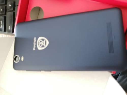 ***5 AVALIABLE***BRAND NEW PRESTIGIO MUZE A5 DUEL SIM, POUCH AND 8GB CARD, ELEC BLUE  IN BOX*****