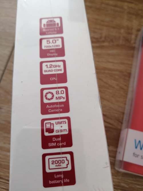 ***5 AVALIABLE***BRAND NEW PRESTIGIO MUZE A5 DUEL SIM, POUCH AND 8GB CARD, ELEC BLUE  IN BOX*****