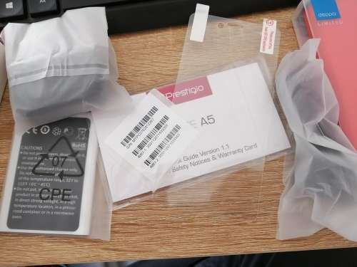 ***5 AVALIABLE***BRAND NEW PRESTIGIO MUZE A5 DUEL SIM, POUCH AND 8GB CARD, ELEC BLUE  IN BOX*****