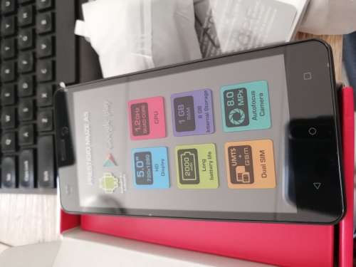 ***5 AVALIABLE***BRAND NEW PRESTIGIO MUZE A5 DUEL SIM, POUCH AND 8GB CARD, ELEC BLUE  IN BOX*****
