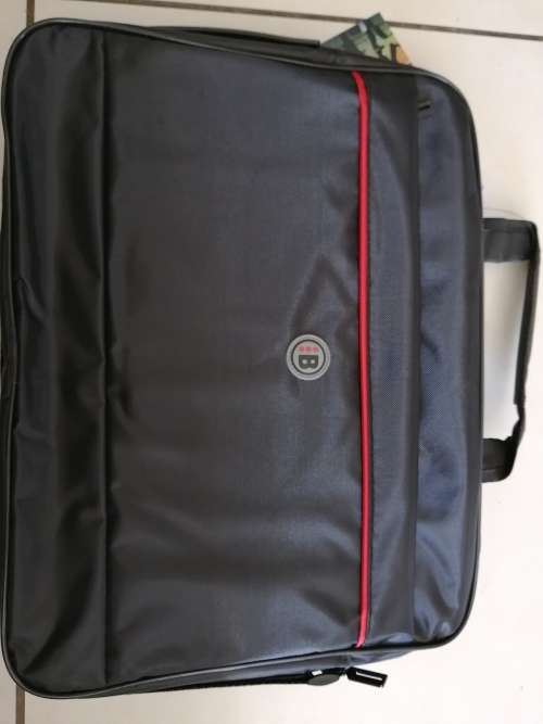 ***LAST LOT**20 X BRAND NEW SEALED BLACK BEAT IT 15.6 INCH TOP QUALITY LATOP BAGS***BID PER 10***