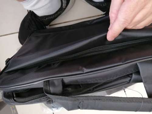 ***LAST LOT**20 X BRAND NEW SEALED BLACK BEAT IT 15.6 INCH TOP QUALITY LATOP BAGS***BID PER 10***