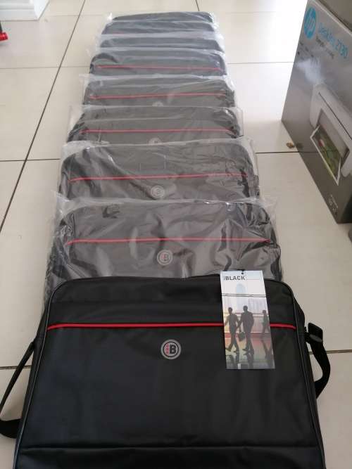 ***LAST LOT**20 X BRAND NEW SEALED BLACK BEAT IT 15.6 INCH TOP QUALITY LATOP BAGS***BID PER 10***