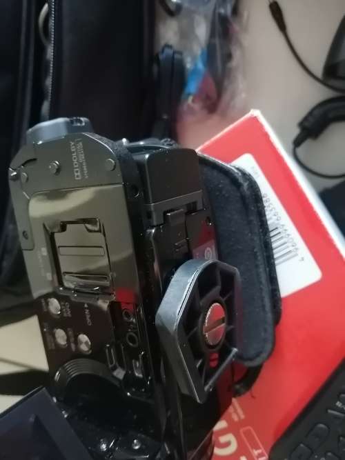 ****FULL PROFESSIONAL CANON LEGRIA AND ALL EQUIPMENT, USED ONCE OVER R20 000 VALUE***