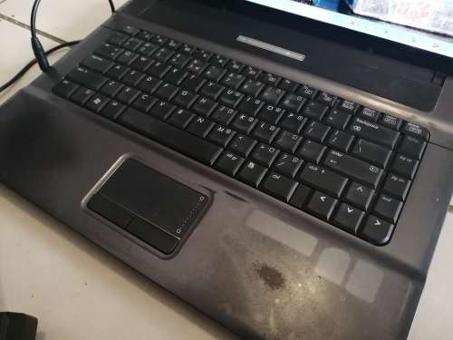 **HP 550 LAPTOP AND CHARGER**WINDOWS AND MICROSOFT OFFICE LOADED** ***