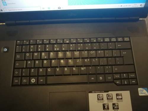 ***FUJITU AMILO LI3710 LAPTOP AND BAG, IMMACULATE CONDITION********