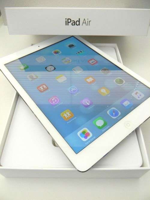 *****APPLE IPAD AIR A1475 4G/WIFI/ 64GB , RETINA 10.5" DISPLAY LIKE NEW IN BOX R10 000****