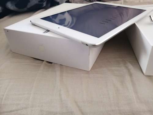 *****APPLE IPAD AIR A1475 4G/WIFI/ 64GB , RETINA 10.5" DISPLAY LIKE NEW IN BOX R10 000****