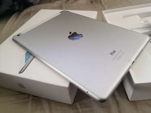 *****APPLE IPAD AIR A1475 4G/WIFI/ 64GB , RETINA 10.5" DISPLAY LIKE NEW IN BOX R10 000****