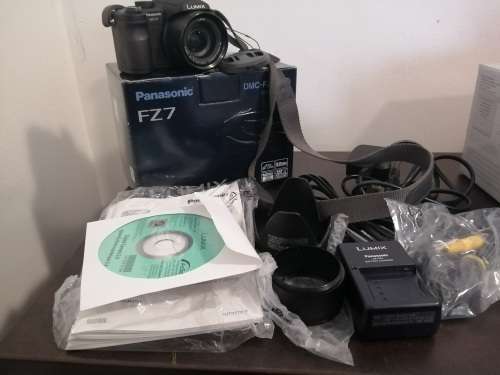 ******PANASONIC LUMIX FZ7 DIGITAL CAMERA IN BOX WITH ACCESSORIES***R4999 RETAIL***