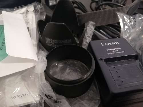 ******PANASONIC LUMIX FZ7 DIGITAL CAMERA IN BOX WITH ACCESSORIES***R4999 RETAIL***