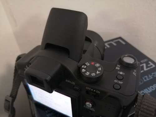******PANASONIC LUMIX FZ7 DIGITAL CAMERA IN BOX WITH ACCESSORIES***R4999 RETAIL***