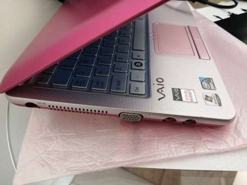*****LATE ENTRY**SONY VAIO  PINK MINI LAPTOP WITH BAG AND CHARGER********