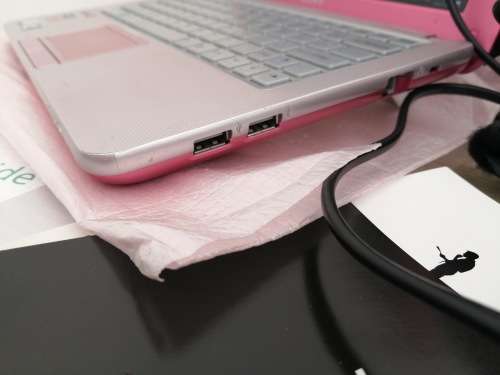 *****LATE ENTRY**SONY VAIO  PINK MINI LAPTOP WITH BAG AND CHARGER********
