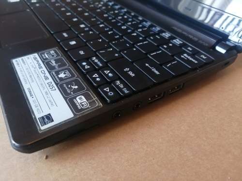 ***ACER ASPIRE ONE D257 10.1 LED LCD MINI PC. WEBCAM , WIFI, BLUETOOTH. *******