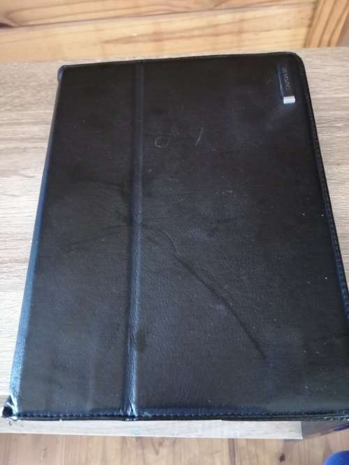 ****APPLE IPAD A1430  3RD GEN, 3G AND WIFI  32GB, 10 INCH SCREEN , WITH POUCH AND CHARGER**