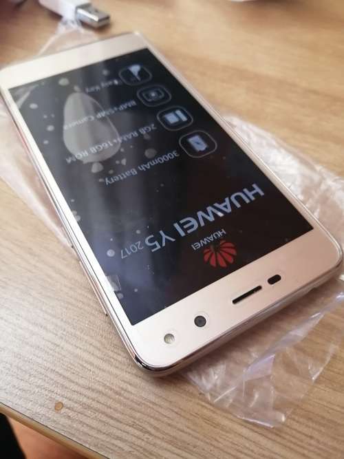 ****LATE ENTRY***NEW HUAWEI Y5  DUEL SIM 4G   IN BOX***DOES NOT TURN ON**