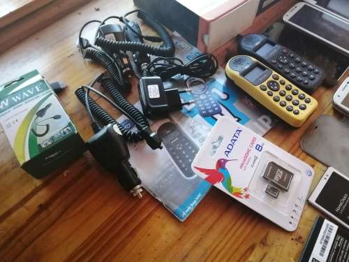 **LOT OF CELLHPONES, CHARGERS, MEMORY CARD, PHONE COVERS, CAR CHARGERS**SOLD AS IS*******