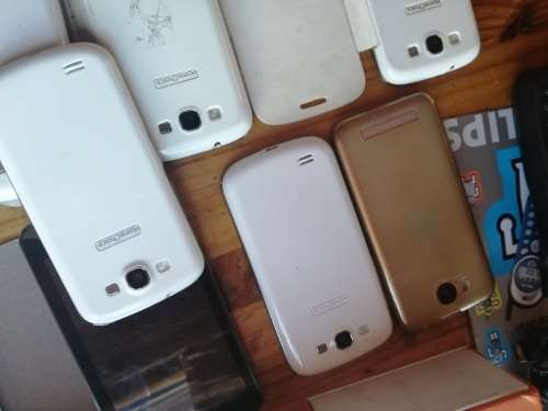 **LOT OF CELLHPONES, CHARGERS, MEMORY CARD, PHONE COVERS, CAR CHARGERS**SOLD AS IS*******