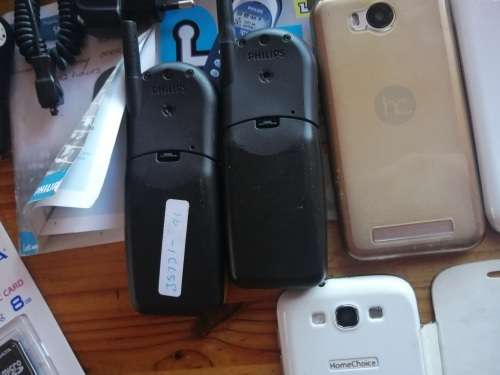 **LOT OF CELLHPONES, CHARGERS, MEMORY CARD, PHONE COVERS, CAR CHARGERS**SOLD AS IS*******