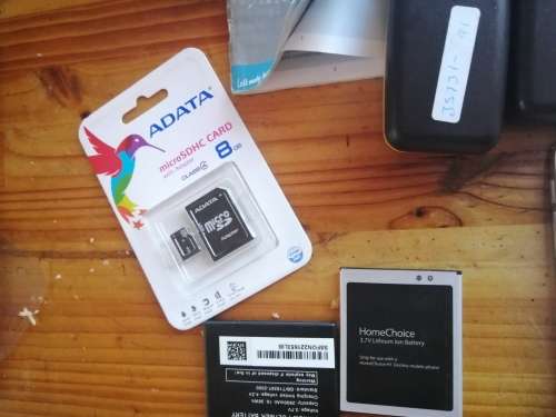**LOT OF CELLHPONES, CHARGERS, MEMORY CARD, PHONE COVERS, CAR CHARGERS**SOLD AS IS*******