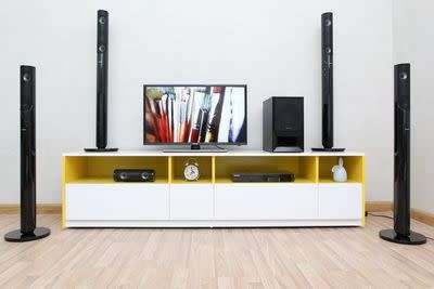 **** NEW SAMSUNG TALL BOY SPEAKERS, SUB, WIRING, PLATES ETC***UNIT NOT TURNING ON****
