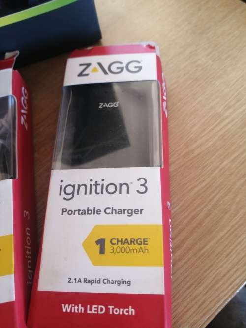 ***BLACK WEEK**FREE FREIGHT**LOT OF ELECTRONICS, HEADHPONES, POWER BANKS, FITNESS SMART BANDS**