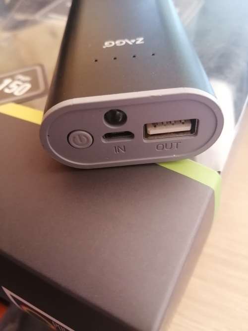 ***BLACK WEEK**FREE FREIGHT**LOT OF ELECTRONICS, HEADHPONES, POWER BANKS, FITNESS SMART BANDS**