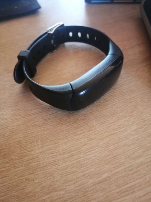 ***BLACK WEEK**FREE FREIGHT**LOT OF ELECTRONICS, HEADHPONES, POWER BANKS, FITNESS SMART BANDS**