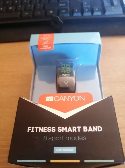 ***BLACK WEEK**FREE FREIGHT**LOT OF ELECTRONICS, HEADHPONES, POWER BANKS, FITNESS SMART BANDS**