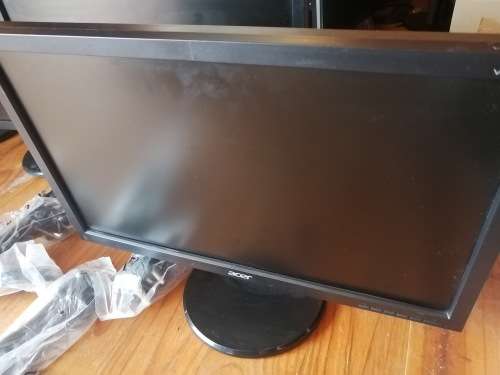 ***LOT OF 4 X ACER 19 INCH LCD SCREENS WITH POWER CORDS, ALL WORKING**ALL 4 ONE BID***