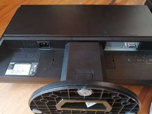 ***LOT OF 4 X ACER 19 INCH LCD SCREENS WITH POWER CORDS, ALL WORKING**ALL 4 ONE BID***