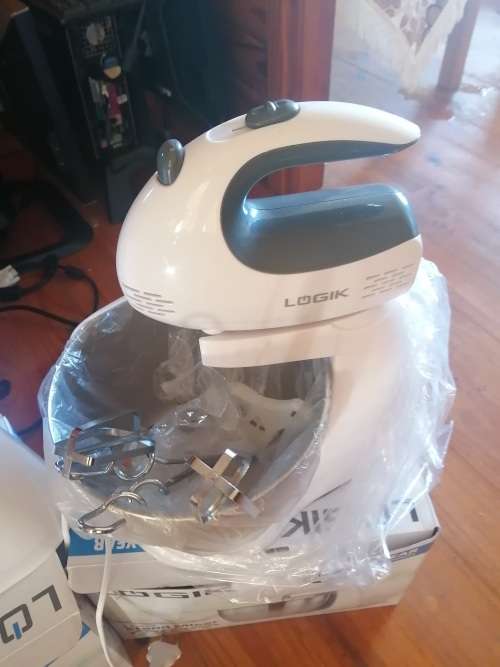 **LOT OF 3 X LOGIC 5 SPEED STAND MIXERS WITH ACCESSORIES**REPAIRS OR SPARES****