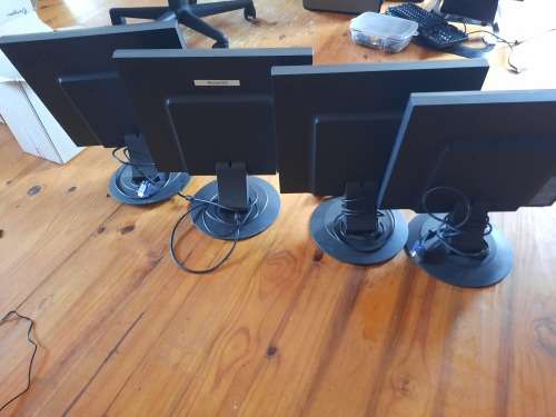 ****LATE ENTRY*******4 X LG FLATRON L1750U LCD MONITOR**WORKING**NO POWER CORDS****1 BID FOR 4***