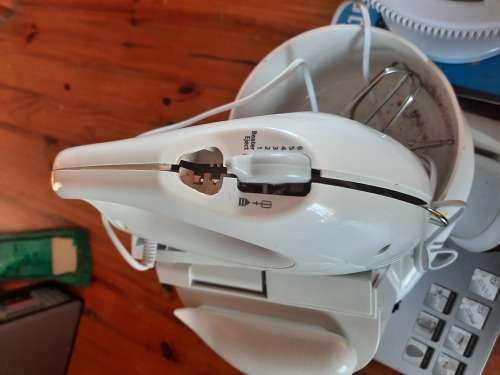 **LATE ENTRY****KENWOOD AND LOGIK HAND AND STAND MIXERS FOR SPARES OR REPAIRS********