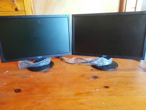 NEW YEAR SPECIAL**LOT OF 2 X ACER 19 INCH LCD SCREENS WITH POWER CORDS, ALL WORKING**BOTH ONE BID***