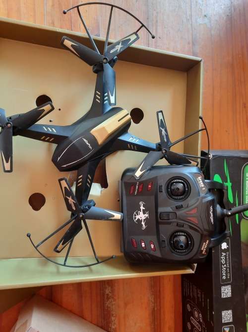 ****LATE ENTRY***2 X DRONES** VOYAGER CYCLONE AND VOYAGER HURRICANE**READ AD****