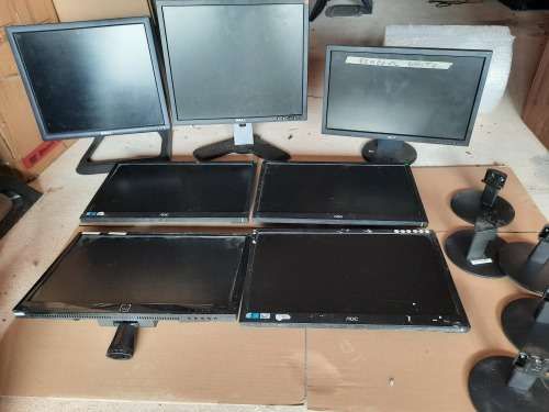 **LATE ENTRY***LOT OF LCD SCREENS, SOME WORK SOME DONT, PLEASE READ AD***