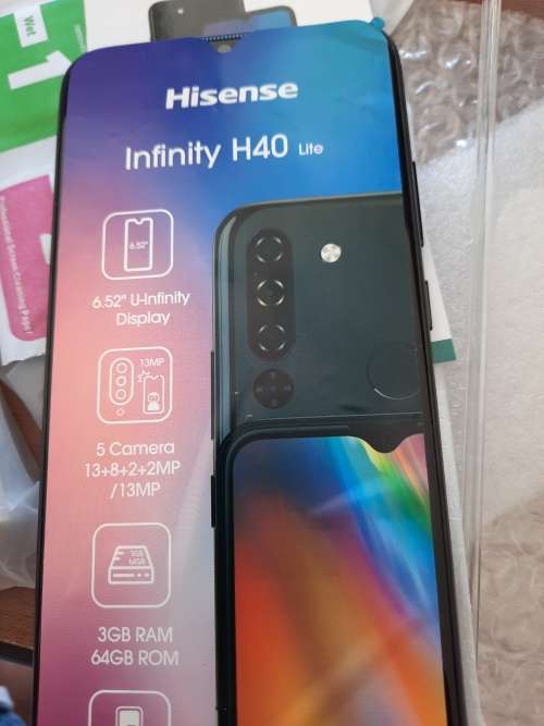 ***FREE FREIGHT**NEW HI SENSE  INFINITY H40 MAGIC IN BOX WITH ACCESSORIES**CRACKED LCD**R35000NEW***