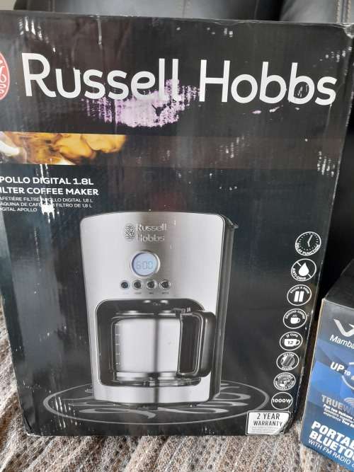 **COMBO DEAL**BRAND NEW RUSSEL HOBBS COFFE MACHINE AND VOLCANO MAMBA BLUETOOTH SPEAKER***