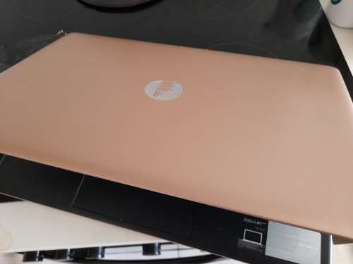 **WEEKEND SPECIAL*GOLD ILIFE PLUS LAPTOP. 4GB RAM, 500GB HDD, WIFI, BLUETOOTH, IN BOX*NOT LOADING***