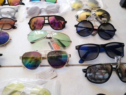 **LATE ENTRY*FREE FREIGHT**BULK LOT OF SUNGLASSES**SAME AS YOU BUY AT THE ROBOTS**